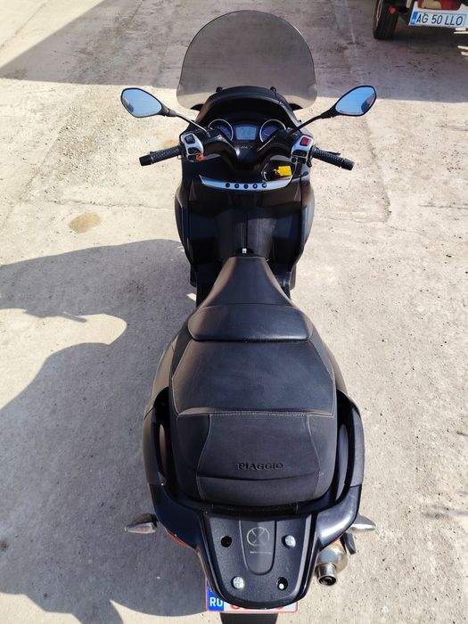 Piaggio MP3 500 ie se conduce cu categoria B