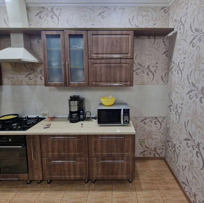 Продам кухонный гарнитур с техникой