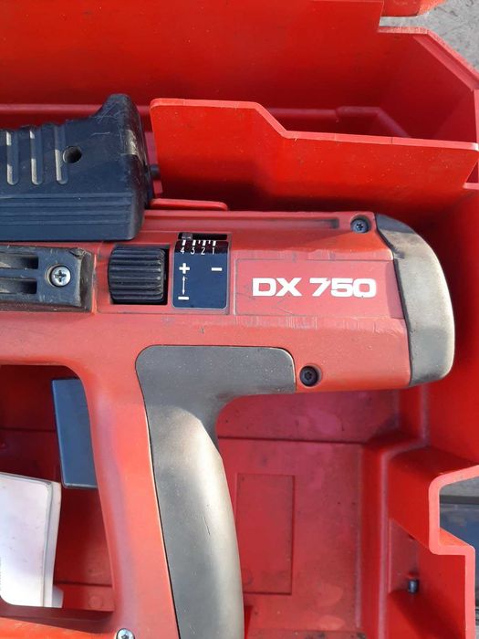 HILTI DX 750 инструмент за директен монтаж