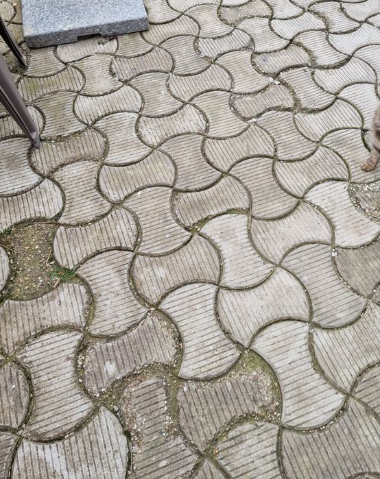 55 mp pavele second – preț foarte mic (ideal curte/alee)