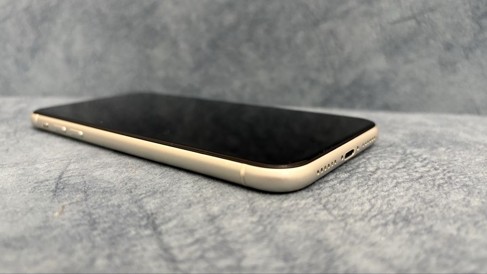 Продам iPhone 11