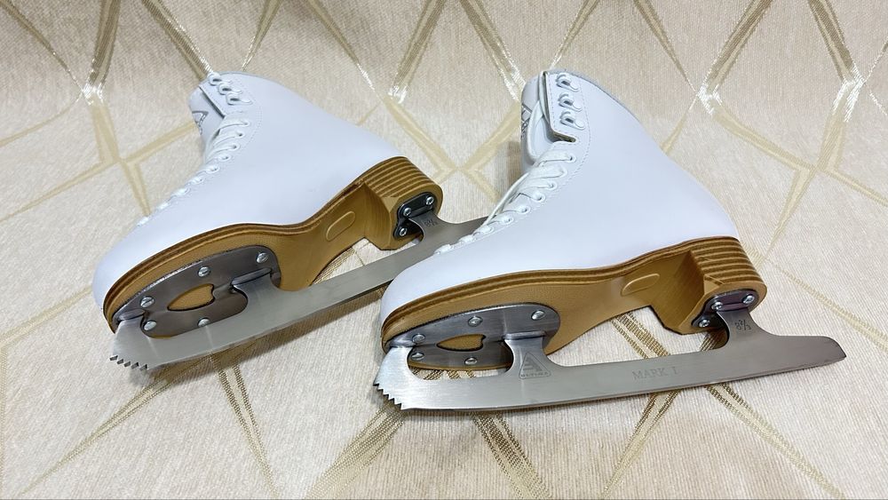 Коньки для фигурного катания