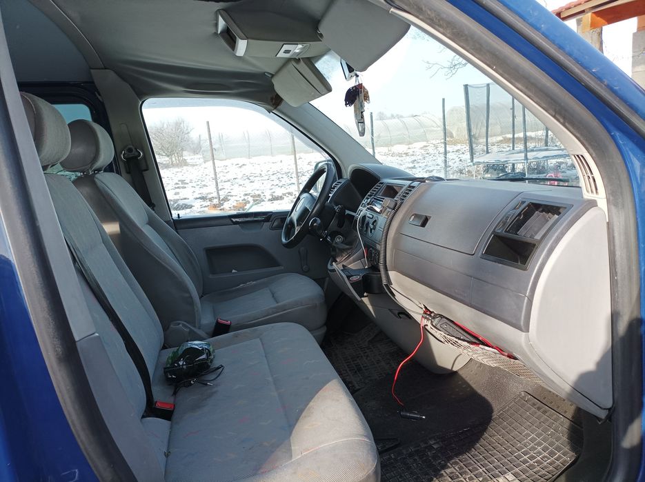 Wolsvagen Transporter T5 motor 1.9 an 2005 9 locuri