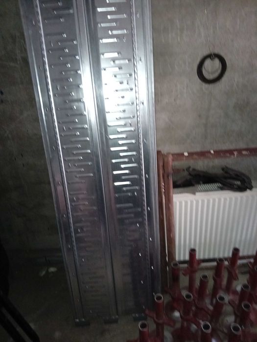 Vand / Inchiriez schela metalica