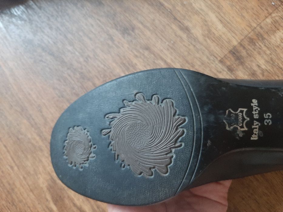 Продам туфли женские