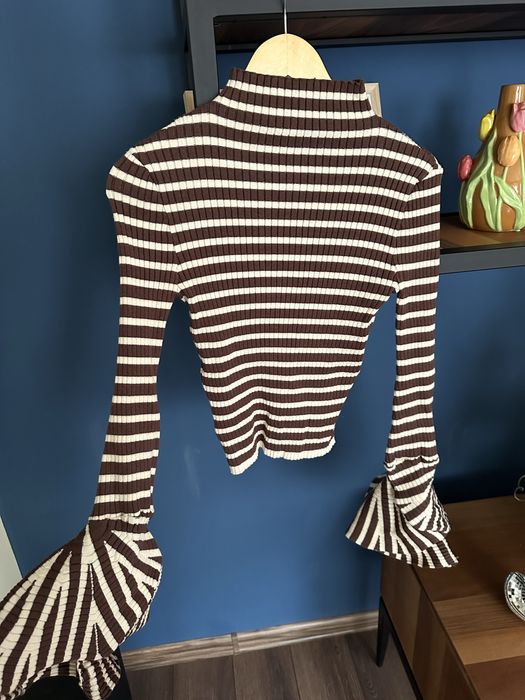 Готин нов пуловер