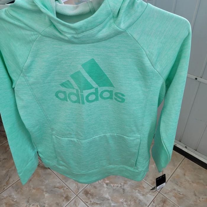 Суичър на адидас
