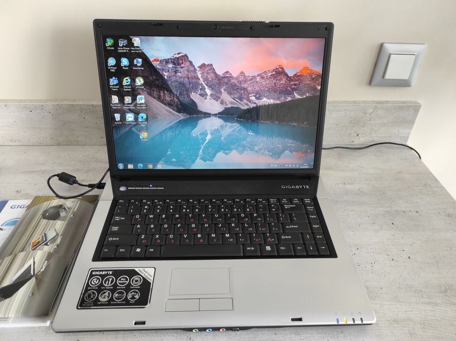 Лаптоп GIGABYTE W566U-Core Duo T5550