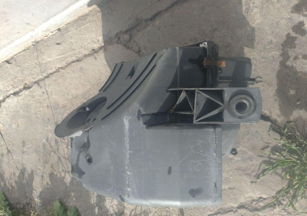 Vând carcasa filtru aer