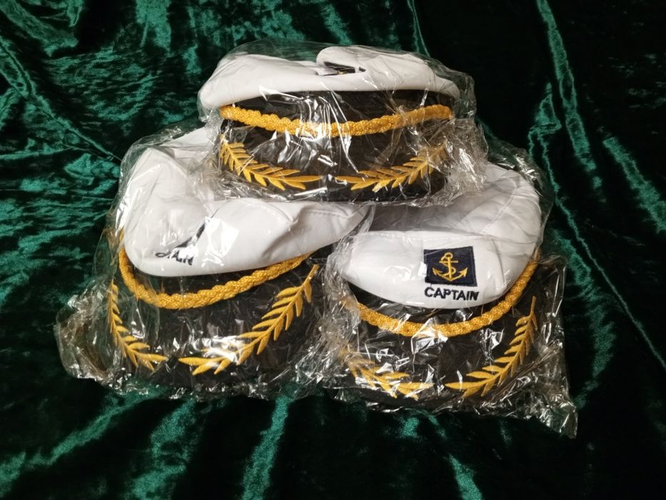 Фуражка капитана, красная, чёрная, белая в наличии