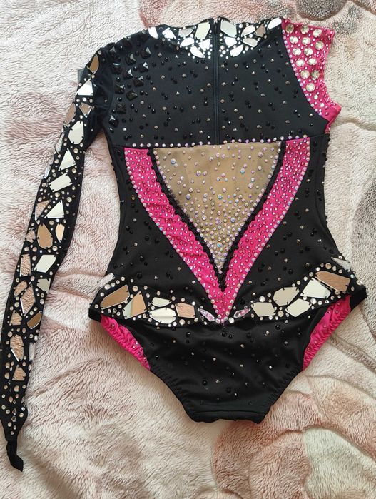 трико за художествена гимнастика