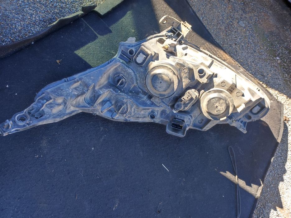 Десен фар за Пежо-208