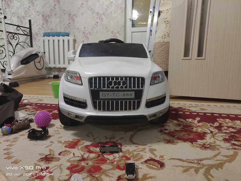 Продается машина пультом