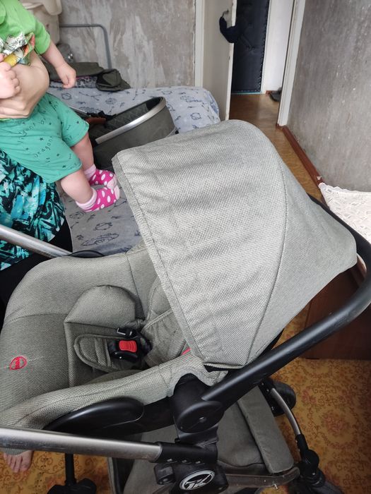 Продается детская коляска плюс автокресло