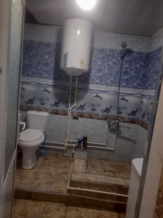 Уй сотилади 2хонали 3хона килинган 2этажкали дом пишиг гиштли 1чи этаж