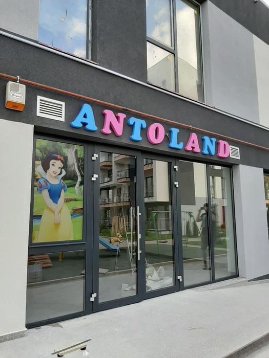 Colantari geamuri inscriptionari auto si geamuri spatii comerciale
