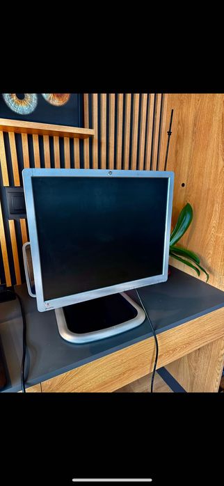 Монитор за компютър HP 1950