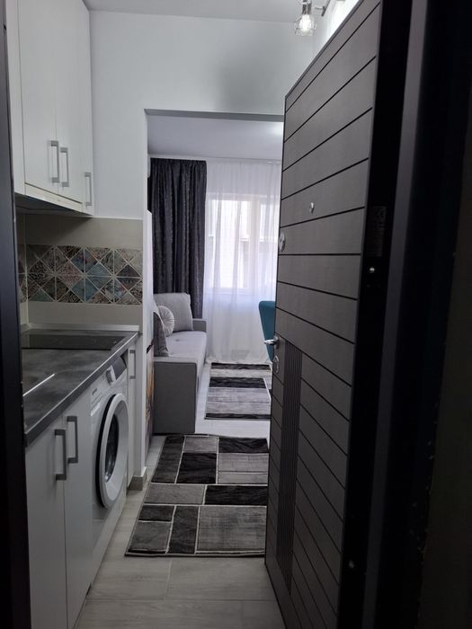 Persoana fizica , vand garsoniera , complet renovata , lux
