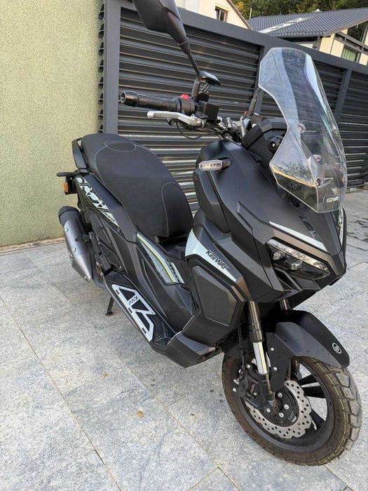 Scuter keeway vieste XDV 300cmc, compact si usor pentru oras fara a sacrifica puterea