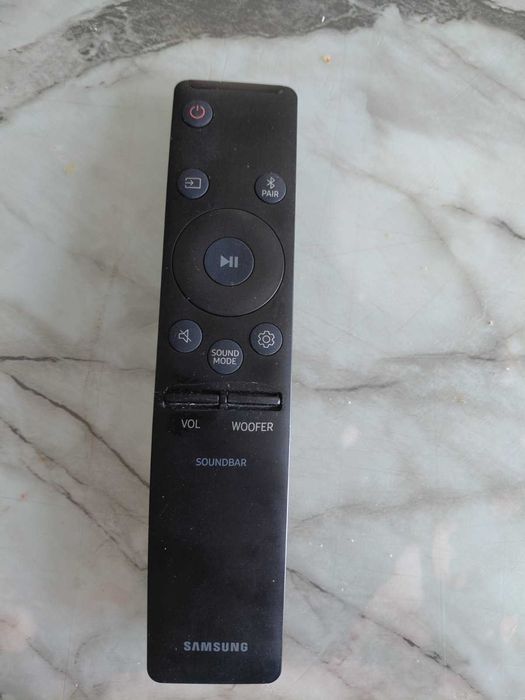 Продава се саундбар SAMSUNG HW-R550/EN