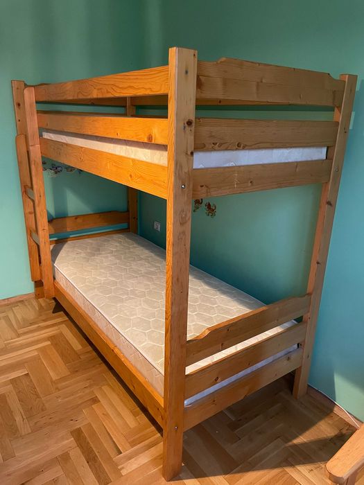 РЕЗЕРВИРАНО - Двуетажно дървено легло заедно с двата матрака