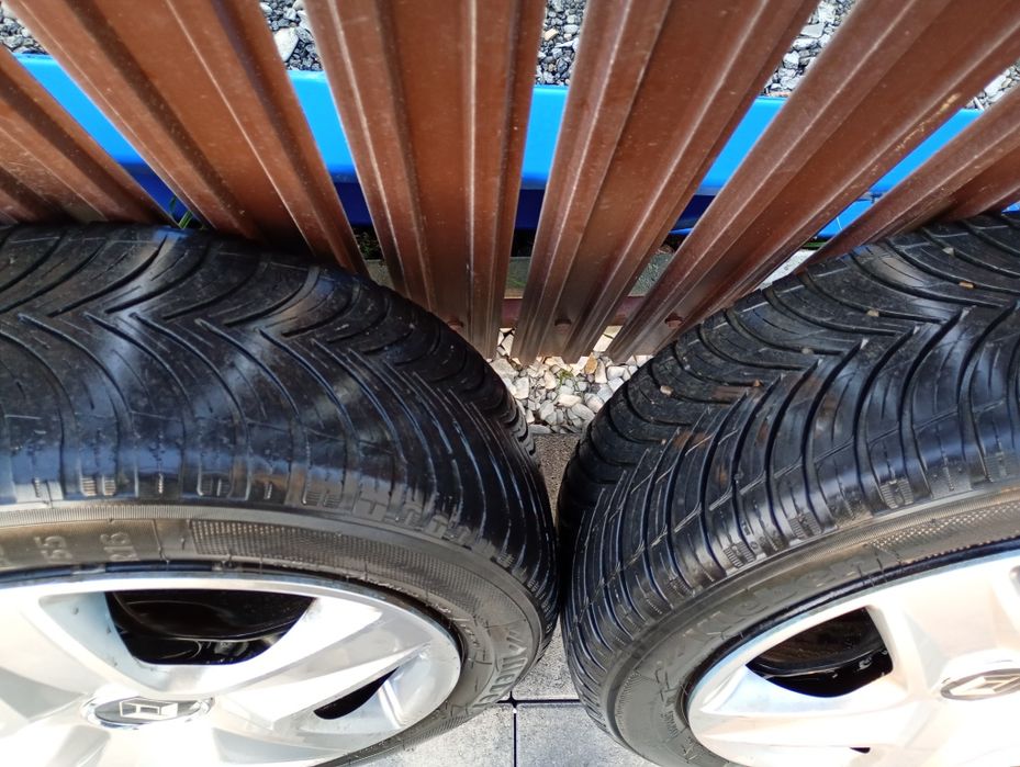 Jante tabla originale,capace originale,cauciucuri bune.