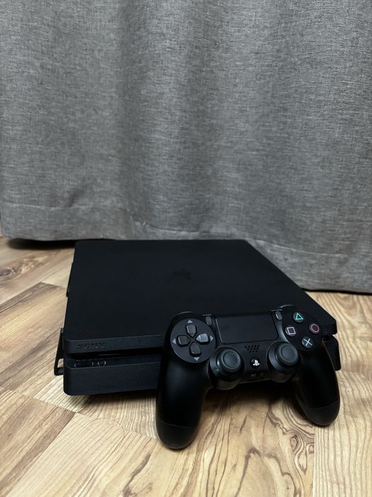 PlayStation 4 Slim 1TB + controller + jocuri – 850 lei