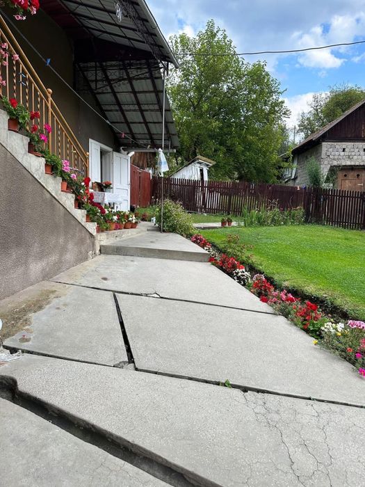 Casa cu teren de vanzare