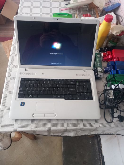 Laptop Toshiba 17.3" - AMD E450 - 1.65 - 160GB - 8GB ram Windoes 7