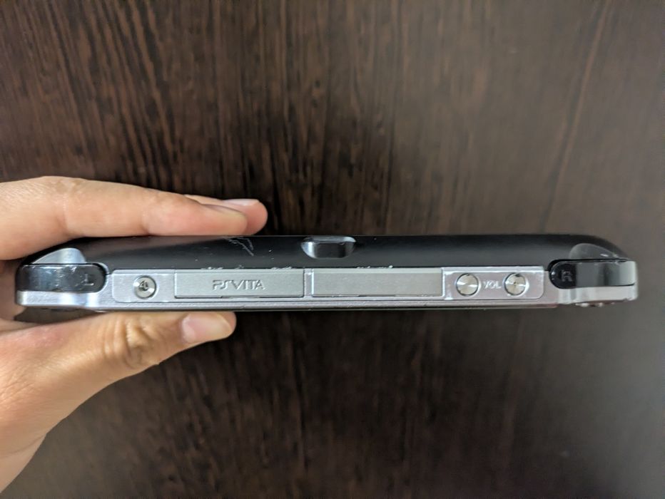 Продам ps vita 1000