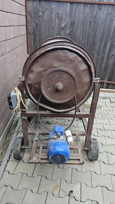 Mașină de smicurat porumb electrica.