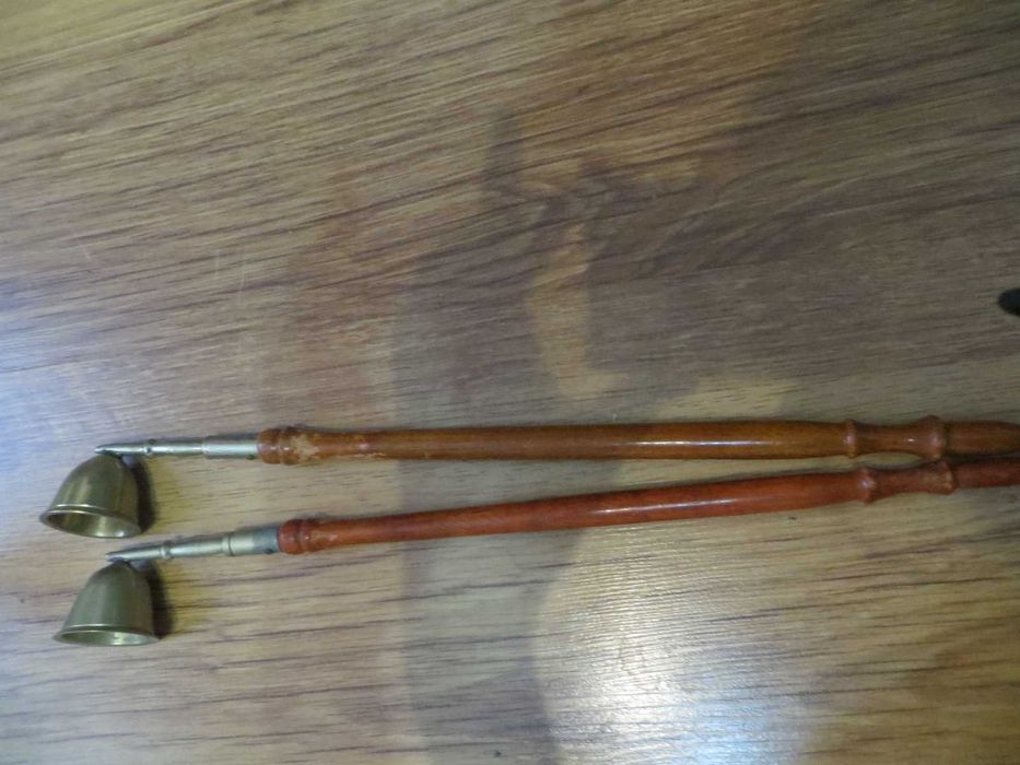 Антикварни свещници, ваза, прибори за гасене на свещи