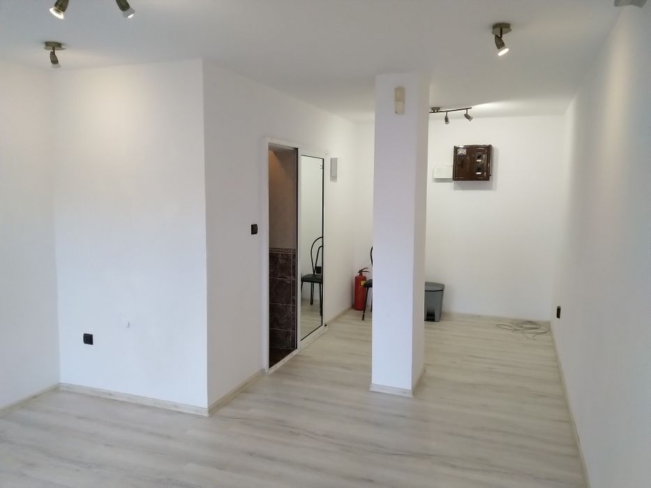 Дава се под наем Магазин в София, Център - 26 кв.м за 350 € - Снимка #2