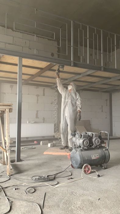 Антресольный этаж,сварщик