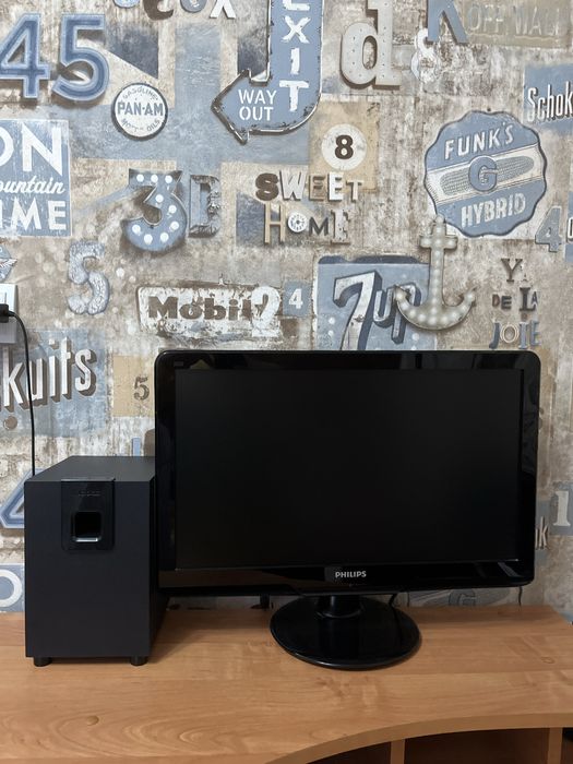 Компьтер вместе со столом.РАБОЧИЙ КОМПЬТЕР!!!