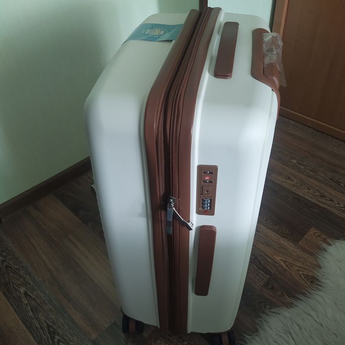 Чемодан средний полипропилен