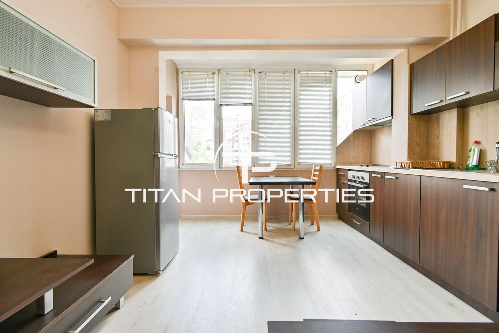 Тристаен за продажба в ж.к Света Троица