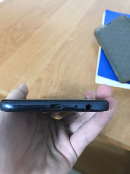 Телефон SAMSUNG J4+