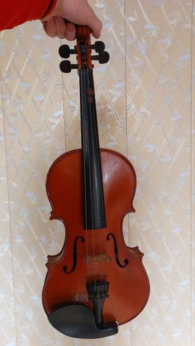 Скрипка сотилади!!!  4/4