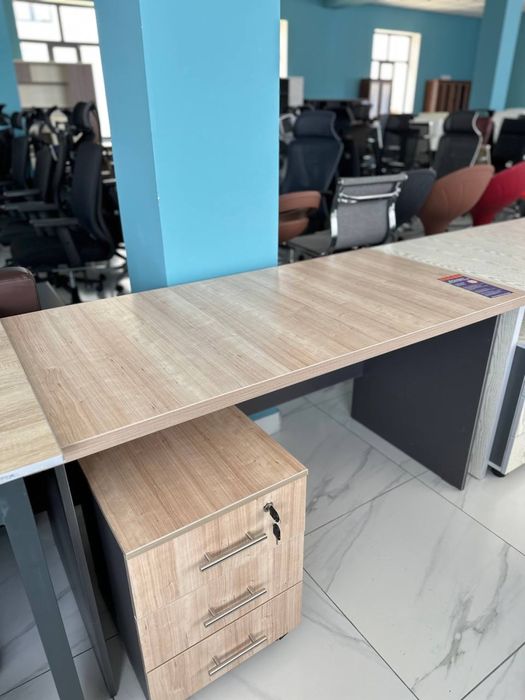 Офисная мебель столе и шкафе на любому размеру