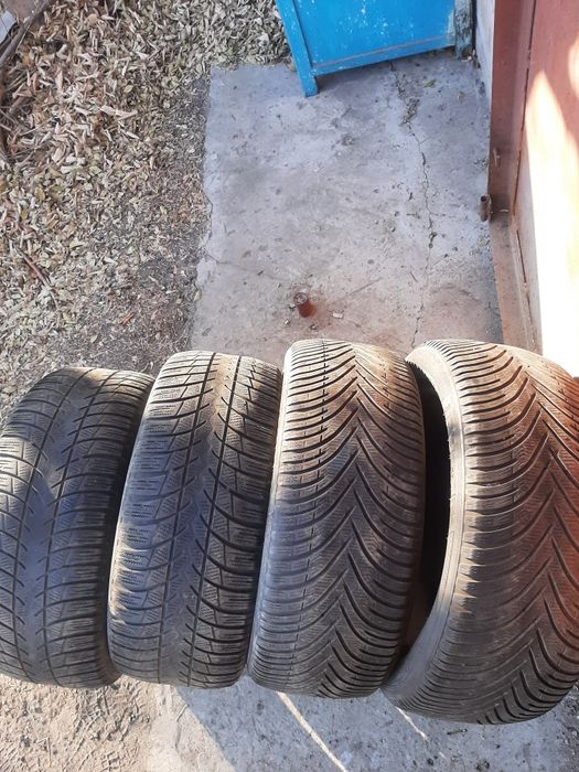 Продам шины 235/50/18