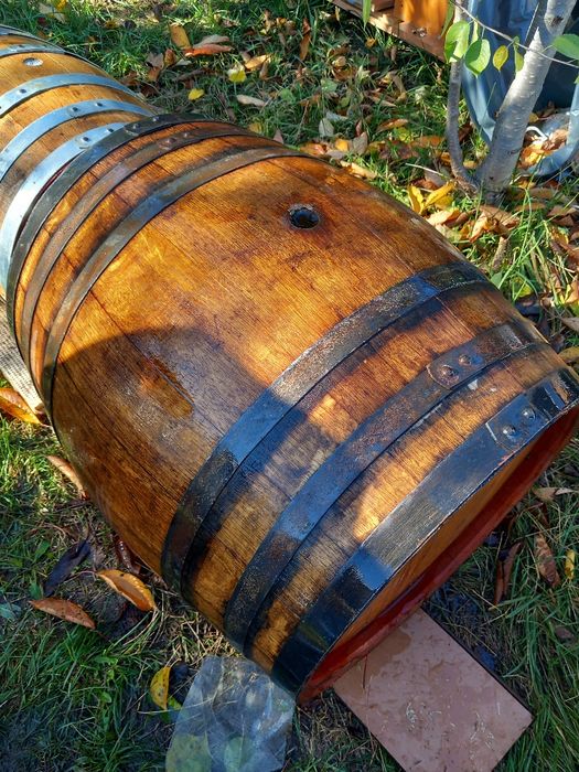 Butoaie pentru vin si storcator de struguri