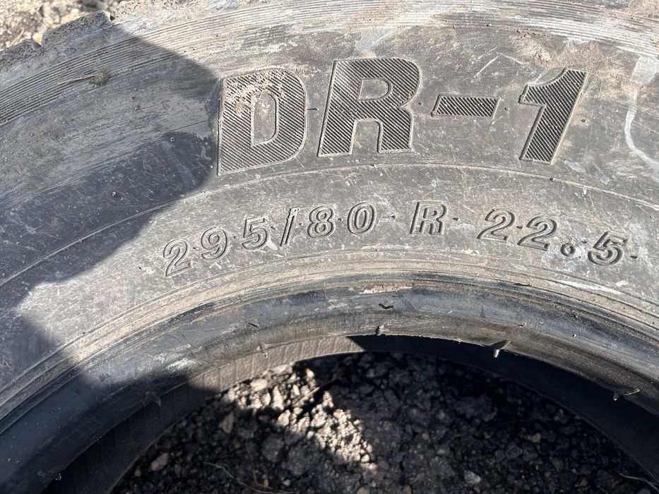 Продам шины r22.5 295/80 2 штуки