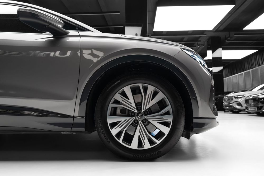 Audi Q4 e-tron Audi Q4 45 e-tron