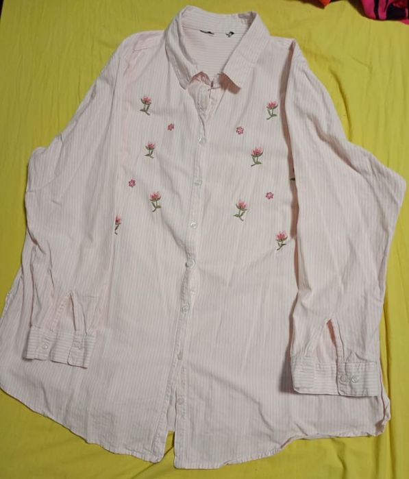 Cămașă cu detalii brodate
