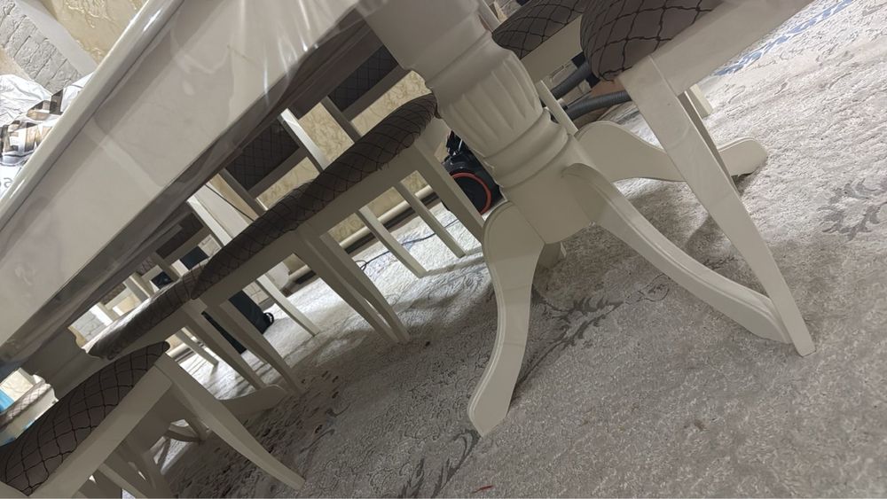 Стол со стульями