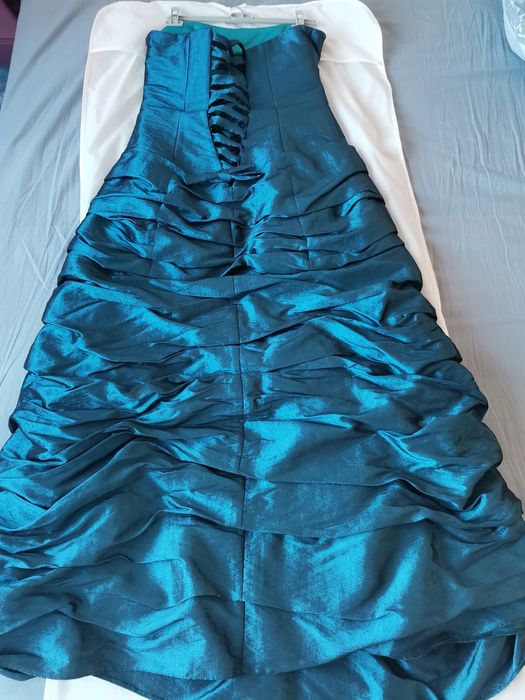 Продавам бутикова рокля