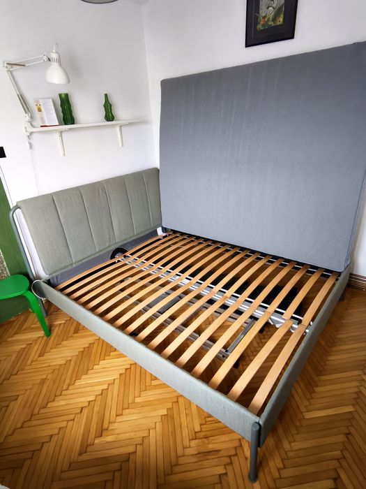 Pat matrimonial Ikea solid și incapator 2,10 x 180. Salteaua inclusa.