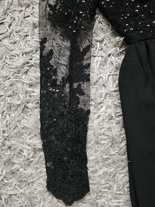 Rochie neagra,  deosebita