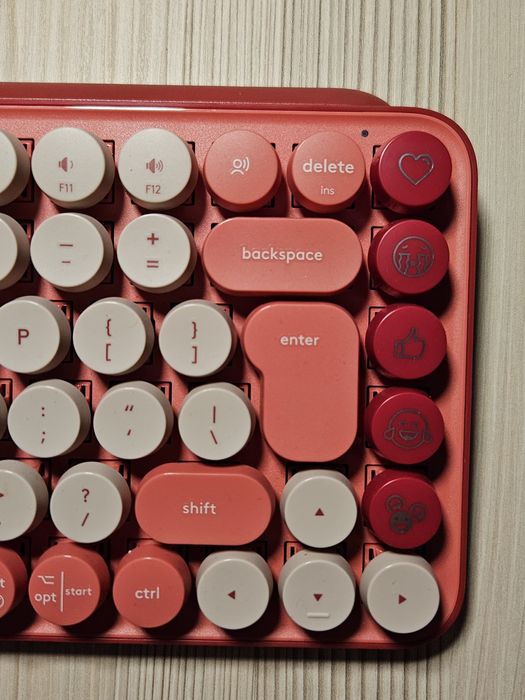 Розова механична и безжична клавиатура - Logitech Pop Keys